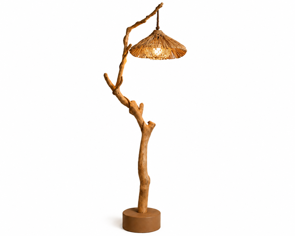 Lampadaire en bois flotté et abat-jour en rotin tressé | TREEZ