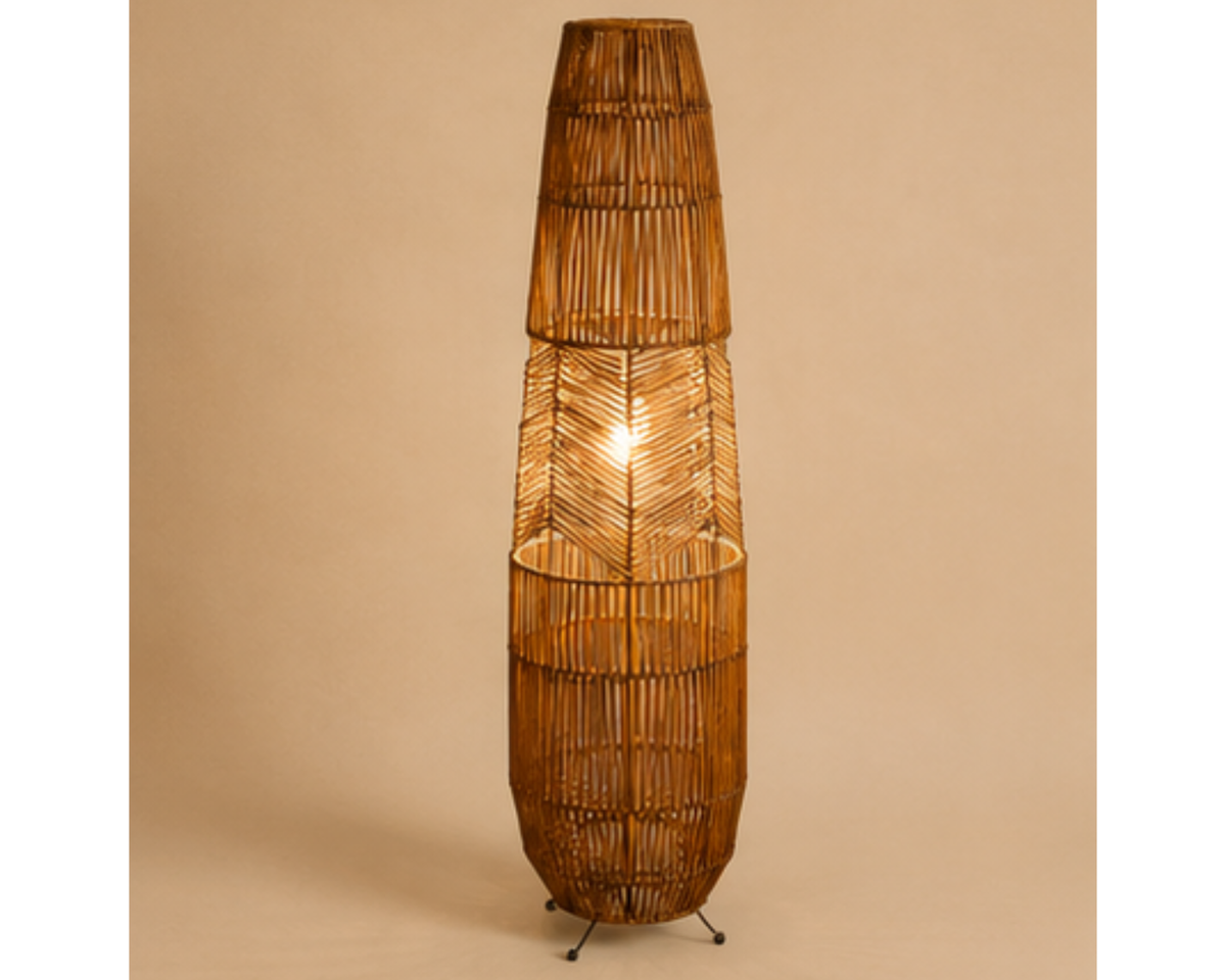 Lampadaire en rotin tressé forme colonne | COLIM