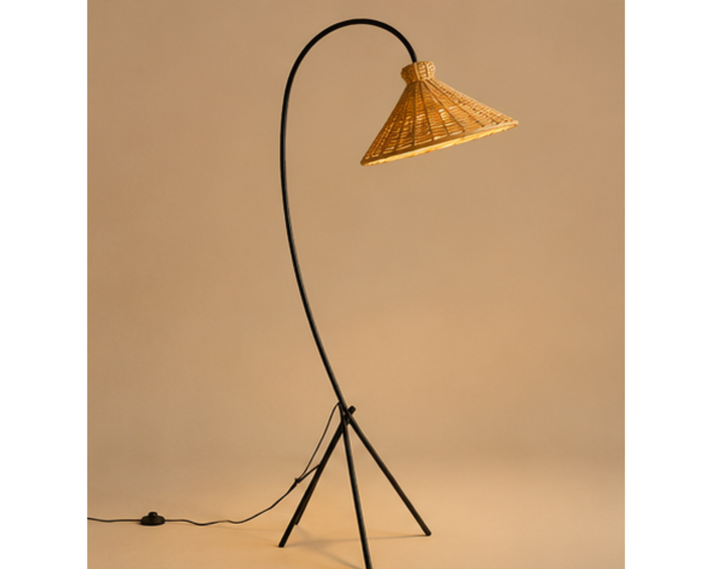 Lampadaire arc en rotin et métal noir | MATO