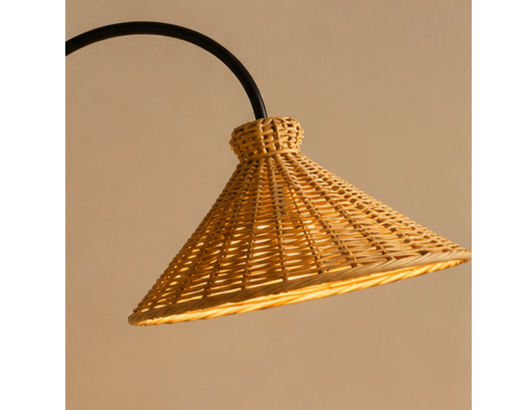 Lampadaire arc en rotin et métal noir | MATO