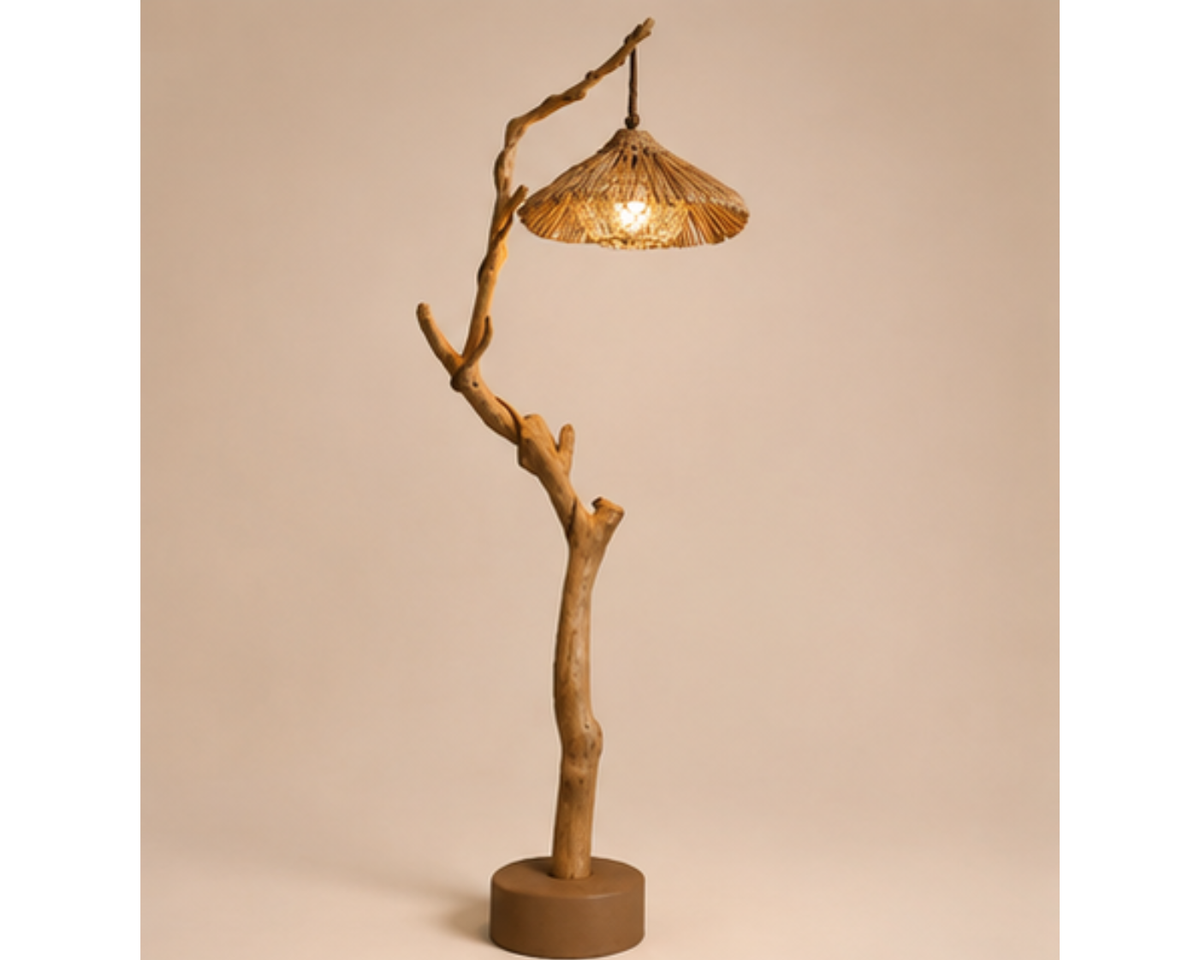 Lampadaire en bois flotté et abat-jour en rotin tressé | TREEZ