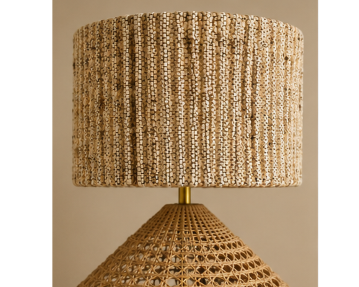 Lampe en rotin tressé avec abat-jour texturé | TRESA