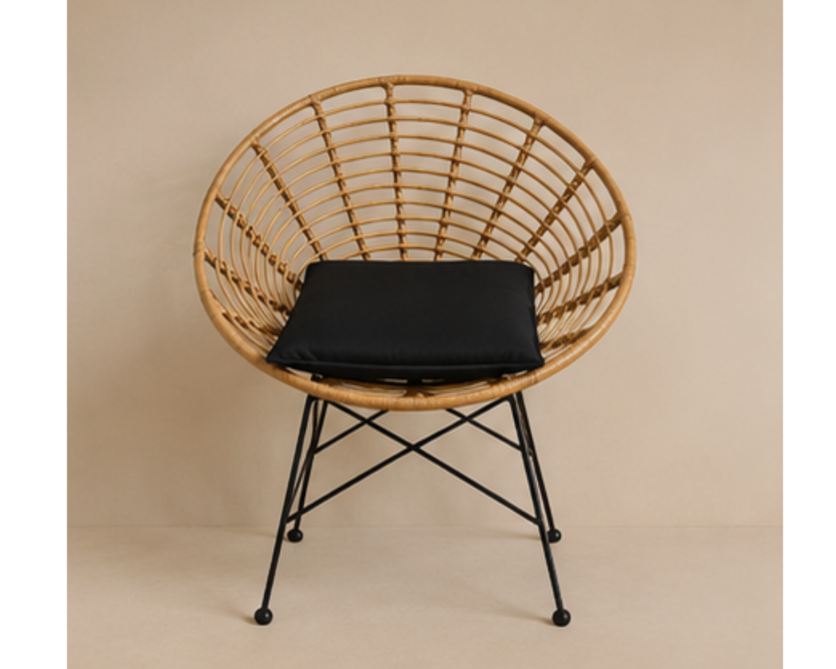 Fauteuil en rotin design rond avec coussin et pieds métal | MELTO