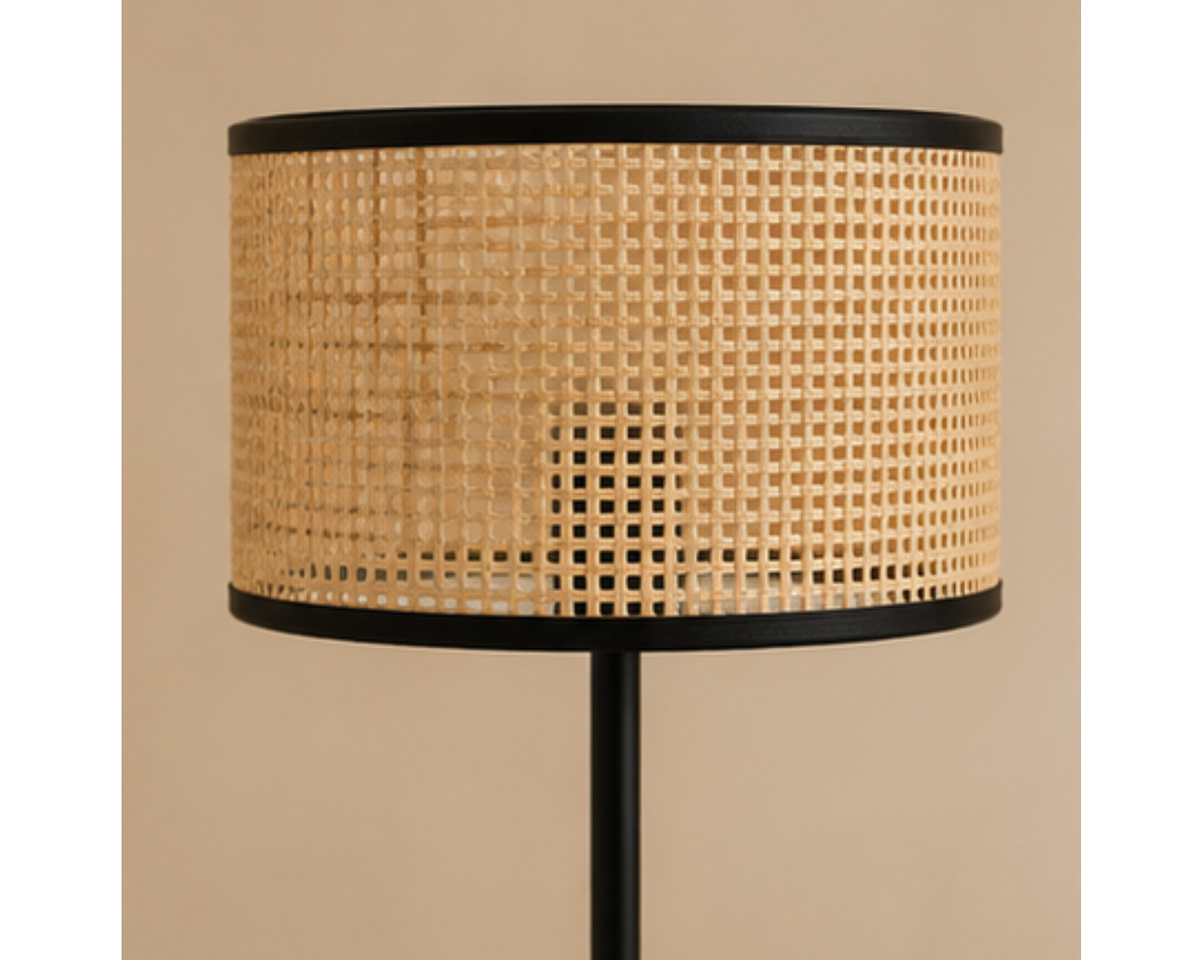 Lampe à poser en cannage naturel et métal noir | MODEA