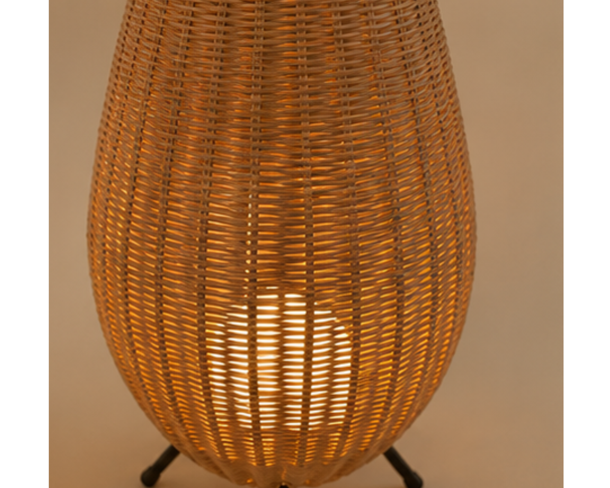 Lampe à poser en rotin tressé forme ovale | COSY