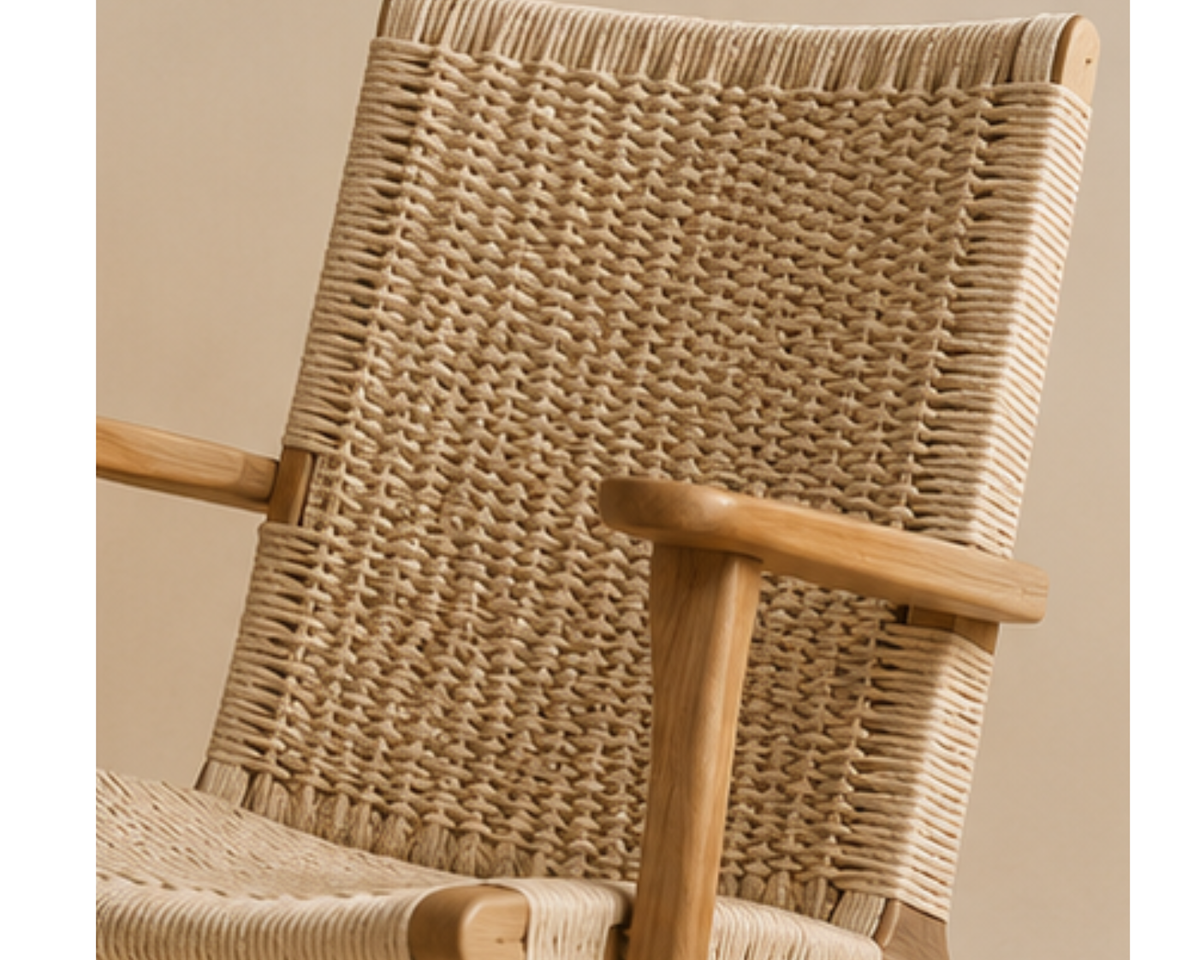 Fauteuil en rotin tressé avec accoudoirs en bois | LAYZ