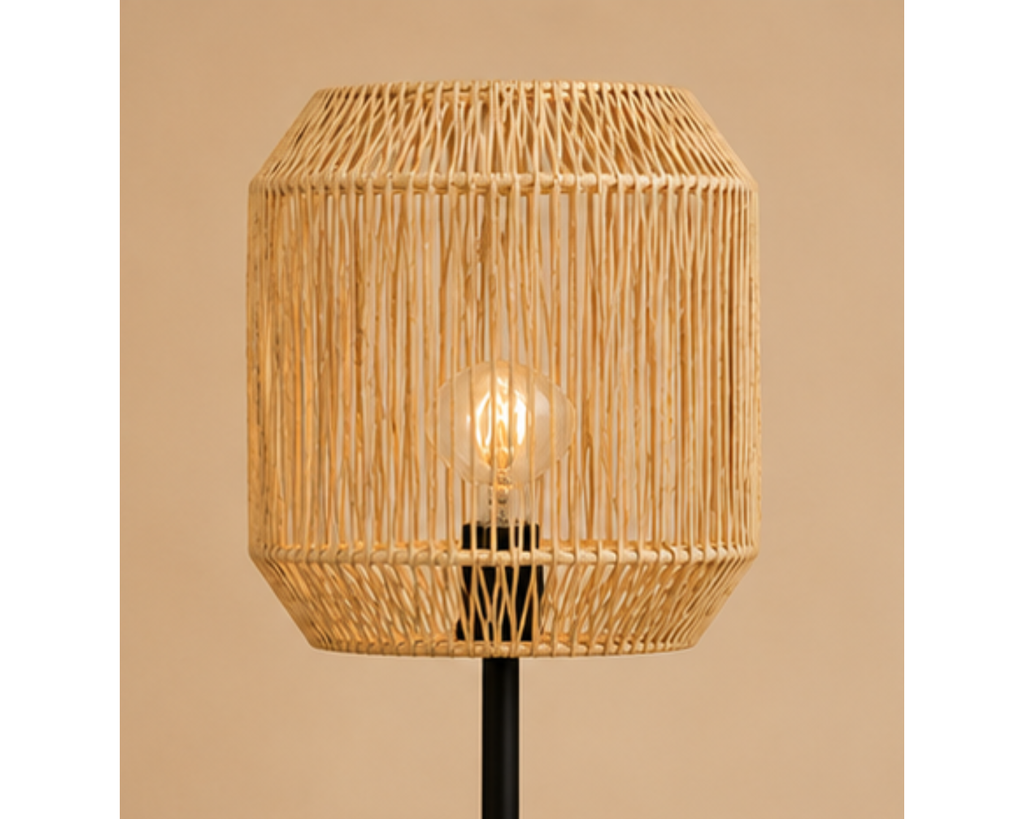 Lampadaire en rotin tressé et métal noir | TROI